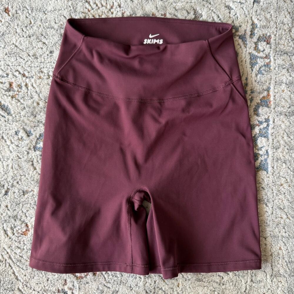 NikeSKIMS Matte High-Waisted 5" Biker Shorts Currant XS